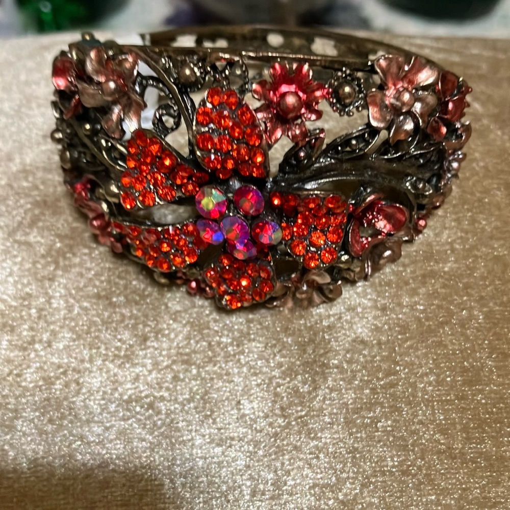 Gold bracelet with orange rhinestone flower bye bijuju  0S vintage